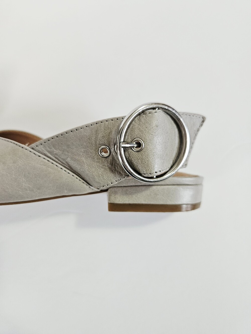 Steve Madden Courtney Grey Leather Buckle Accent Pointed Toe Slingback Flats 7 - Picture 5 of 7